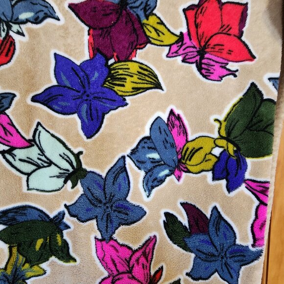 Vera Bradley Floral Beige Plush Throw Blanket 54" X 92" Falling Flowers - Picture 2 of 3